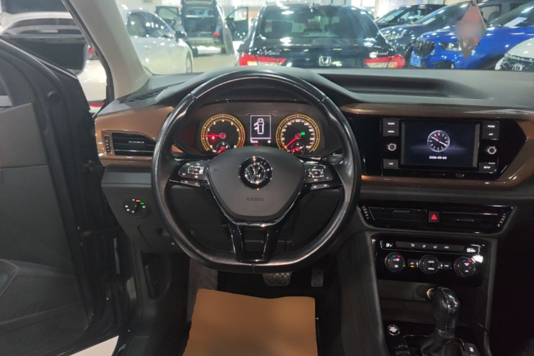 Volkswagen Tharu 2020 car image #11