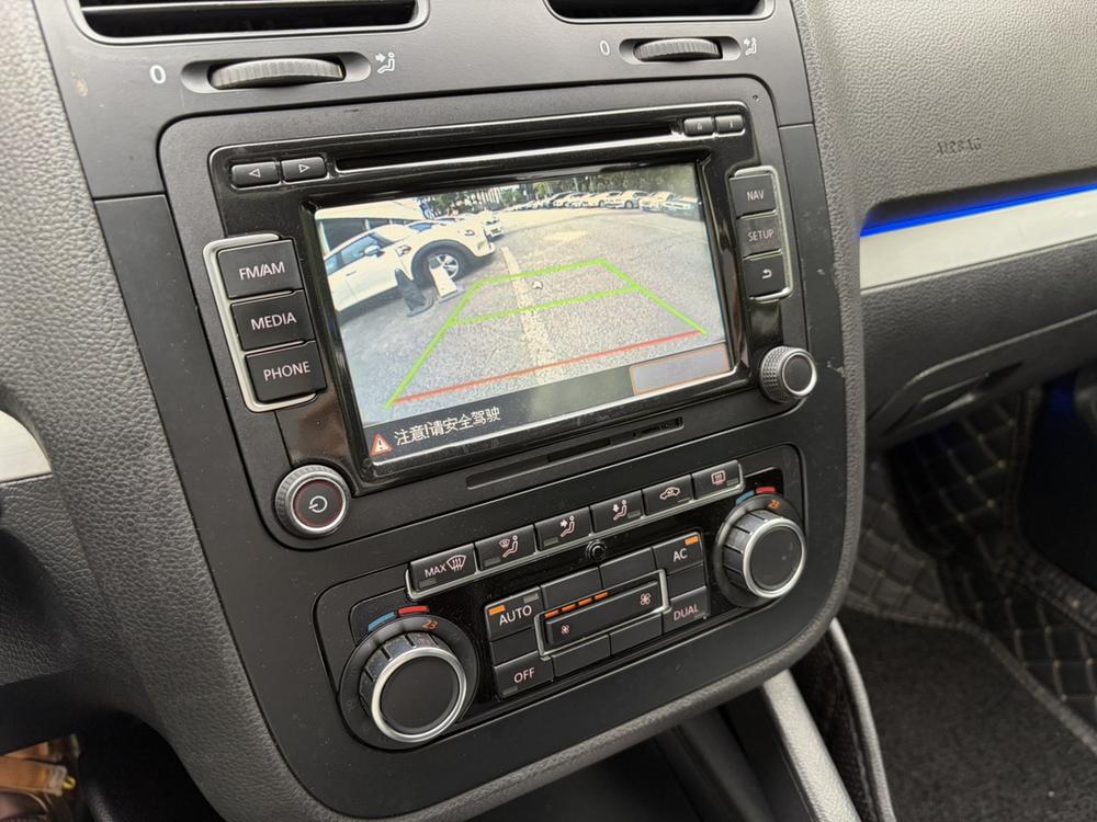 Volkswagen Polo 2015 car image #12