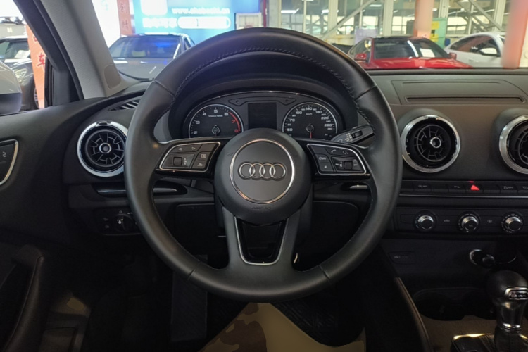 Audi A3 2019 car image #11