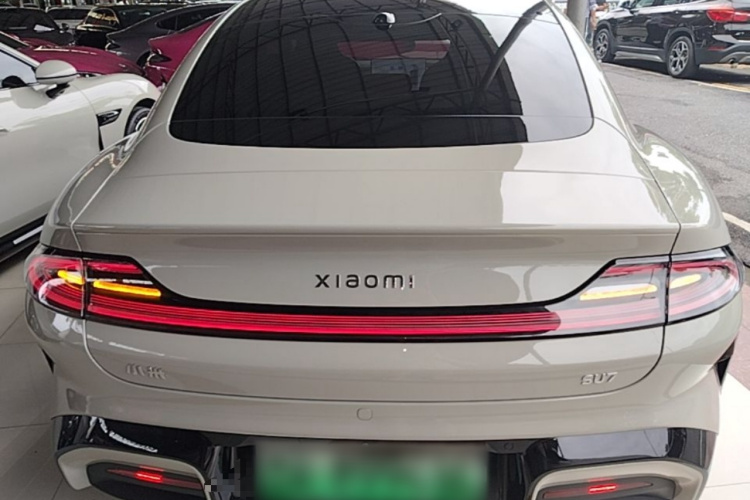 MI SU7 2025 immagine di auto #4