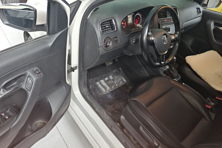 Volkswagen Polo 2019 car image #16