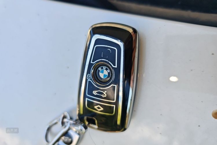 BMW 3 Series 2019 #10 BMW 3 Series 2019 car image #10