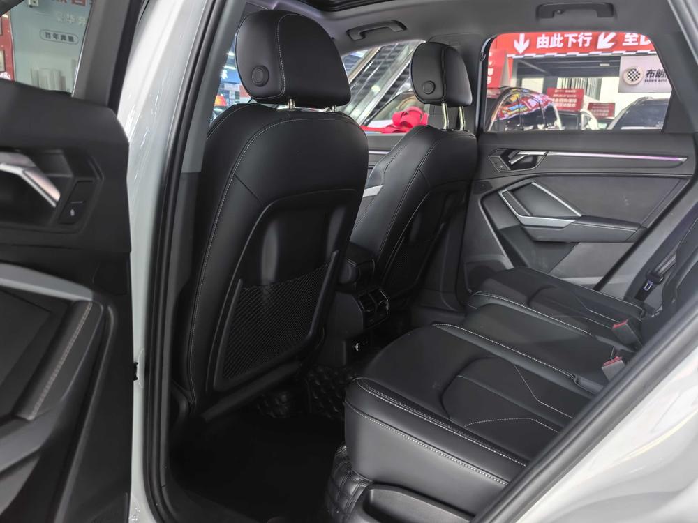 Audi Q3 2023 car image #18