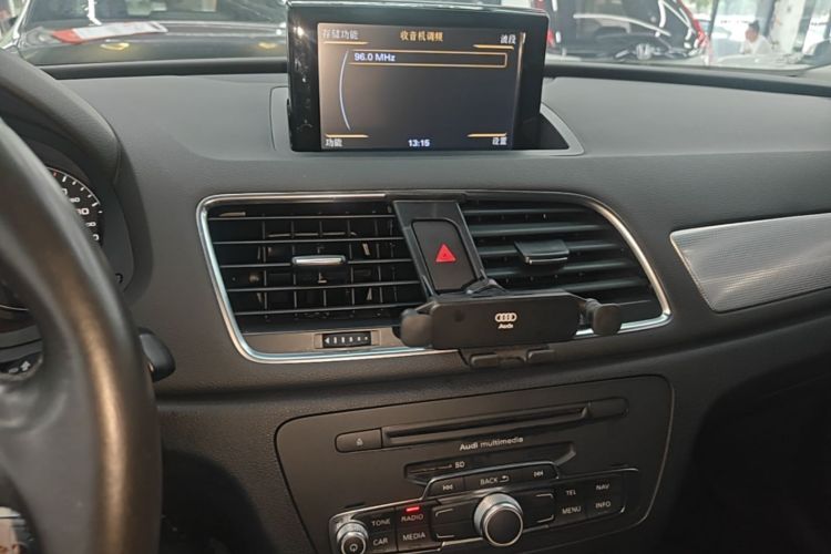 Audi Q3 2014 car image #13