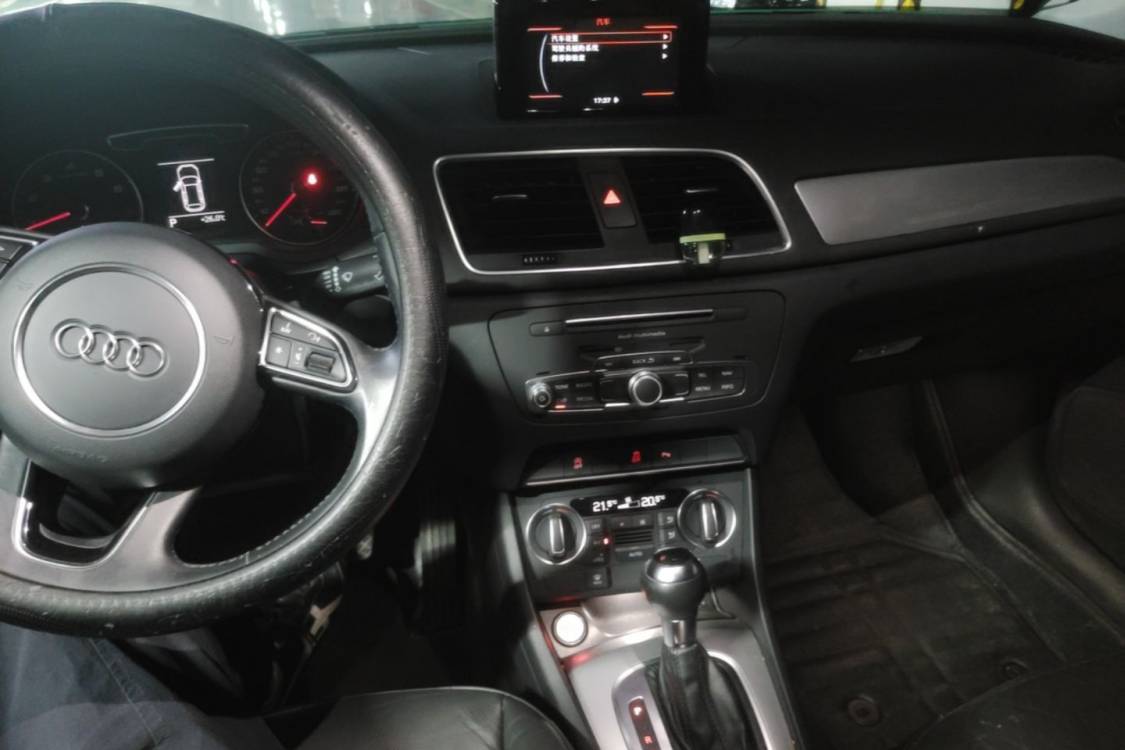 Audi Q3 2017 car image #22