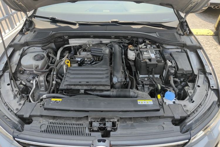 Volkswagen Golf 2024 car image #18
