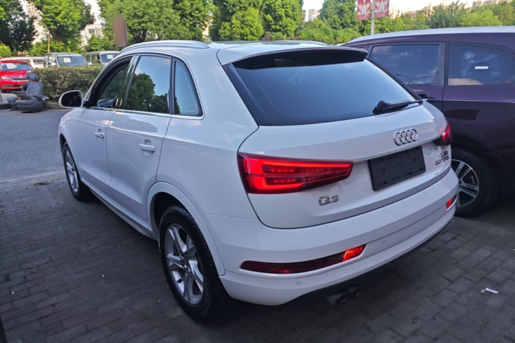Audi Q3 2016 car image #5