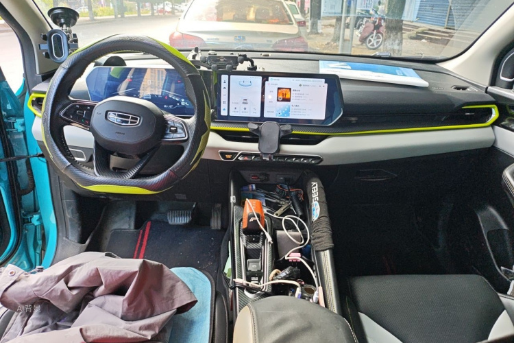 GEELY Coolray 2023 car image #11