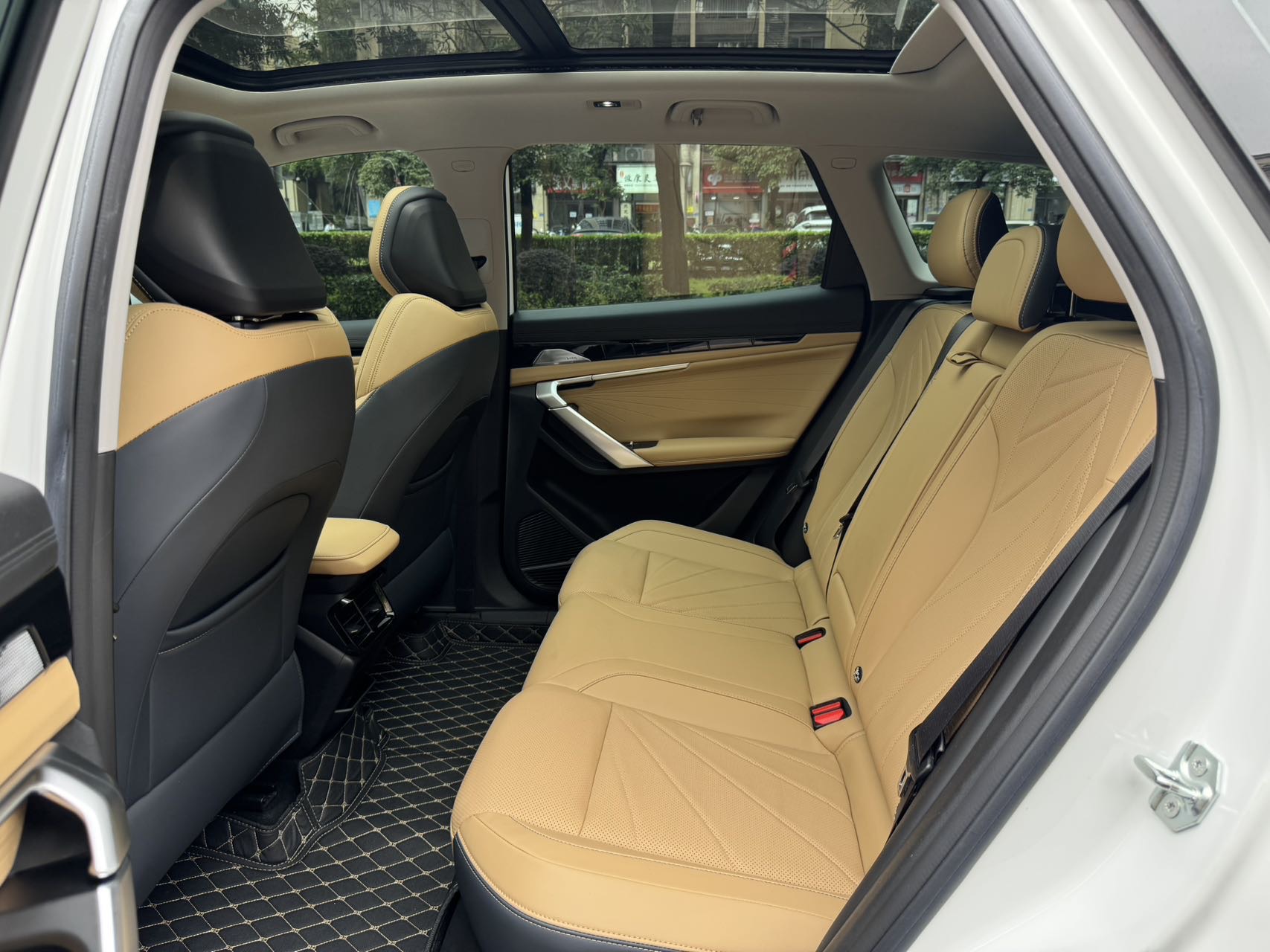 GEELY Boyue L 2024 car image #8
