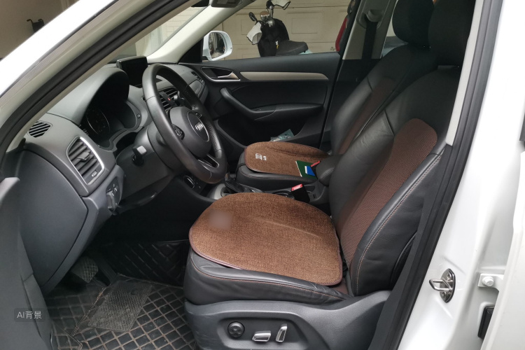 Audi Q3 2017 car image #17