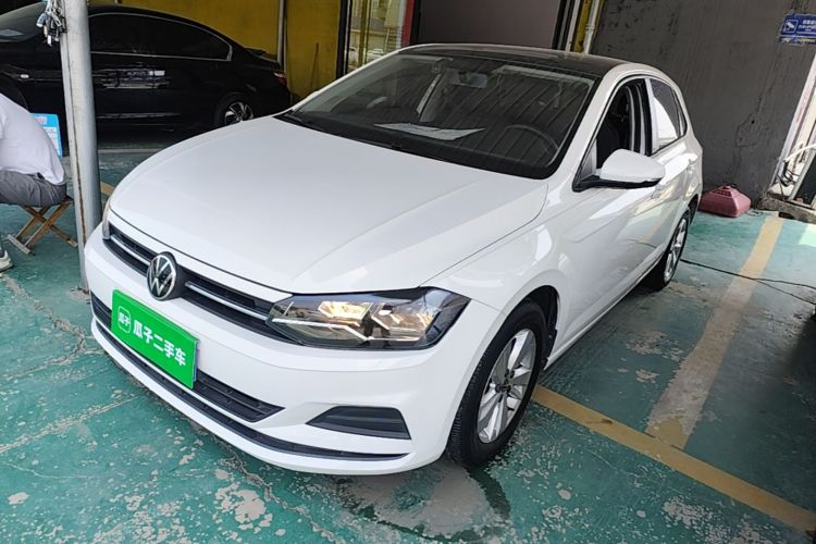 Volkswagen Polo 2021 car image #2