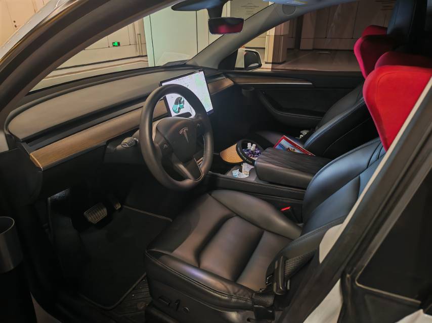 Tesla Model Y 2021 car image #2
