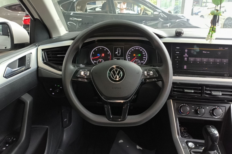 Volkswagen Polo 2021 car image #11