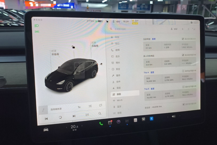 Tesla Model Y 2021 immagine di auto #12