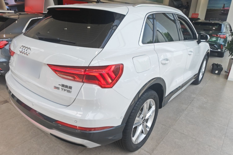 Audi Q3 2021 car image #7
