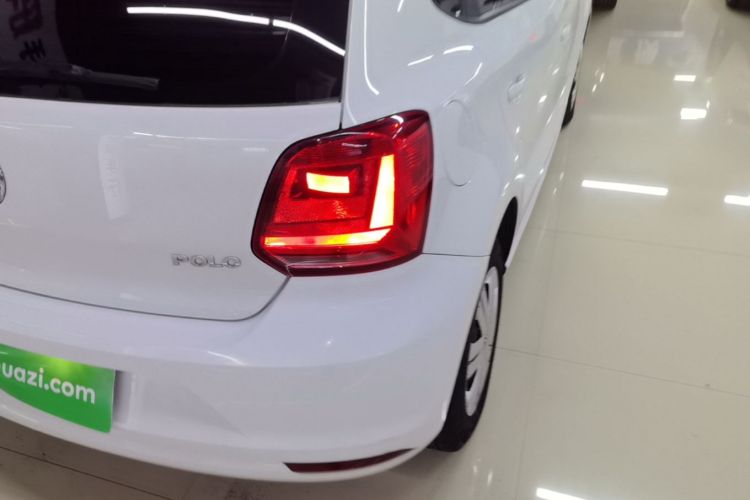 Volkswagen Polo 2016 car image #8