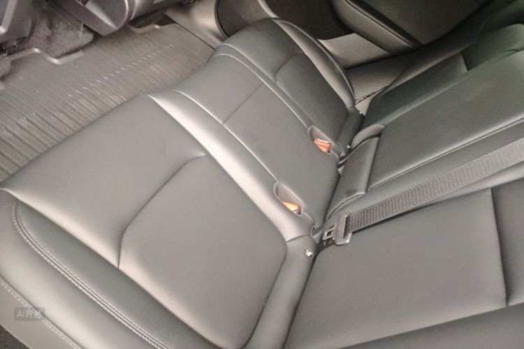 Tesla Model Y 2024 car image #19