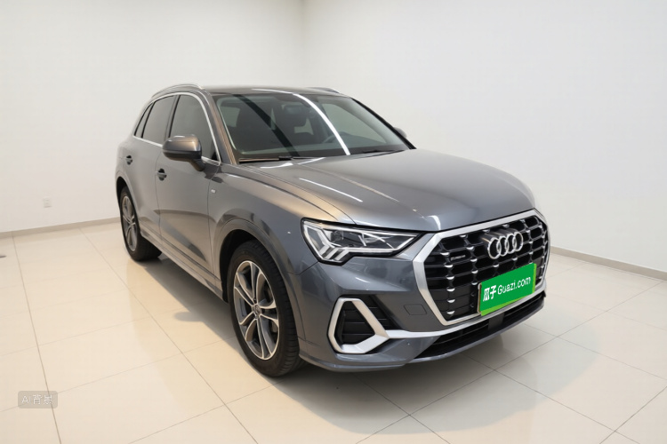 Audi Q3 2022 car image #4