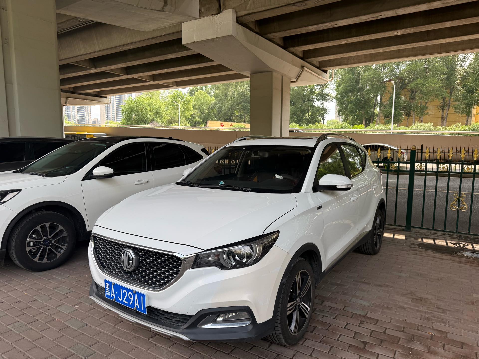 MG ZS 2017 MG ZS 2017 car image