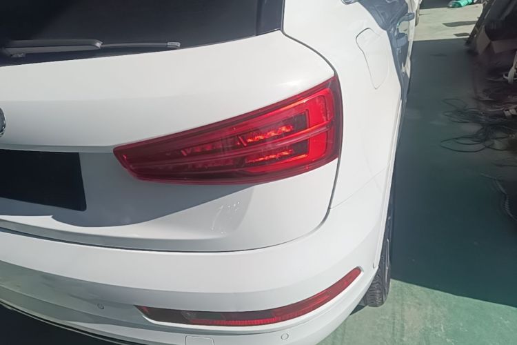 Audi Q3 2016 car image #8