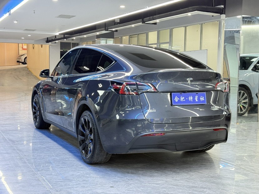 Tesla Model Y 2025 #7 Tesla Model Y 2025 car image #7