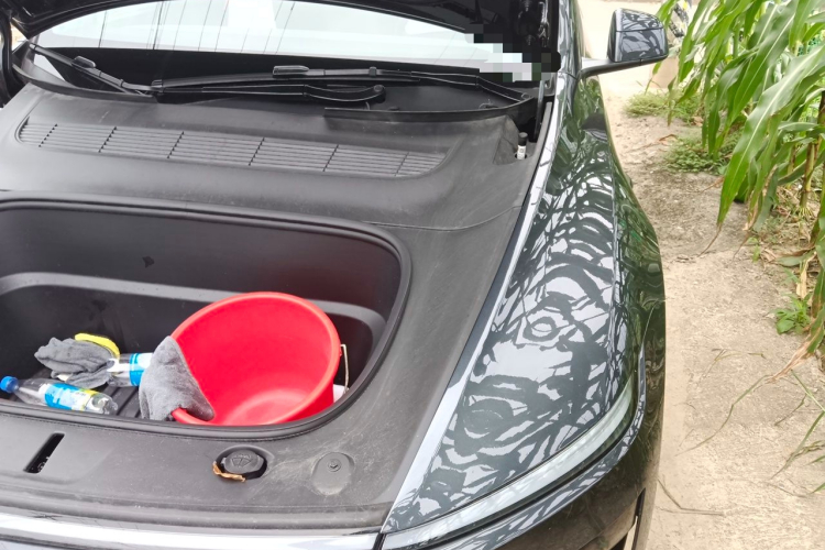 Tesla Model Y 2025 car image #24