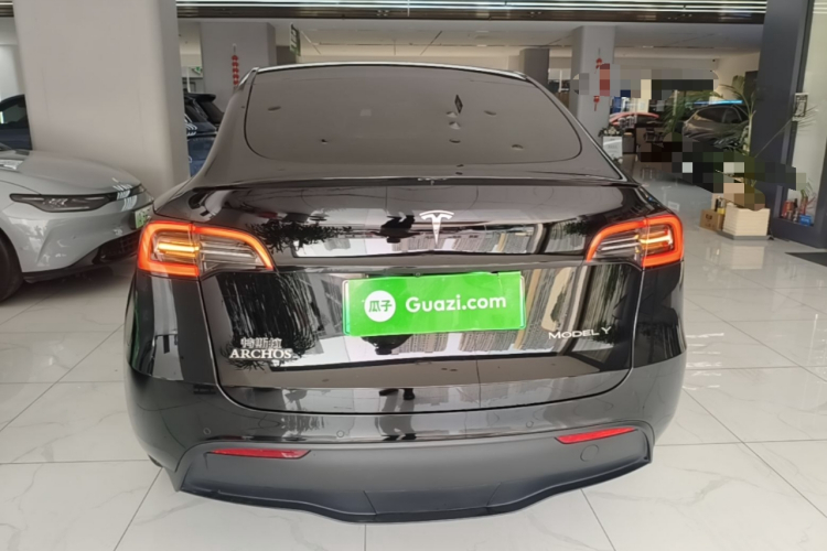 Tesla Model Y 2023 #4 Tesla Model Y 2023 car image #4