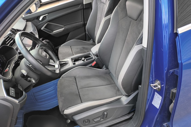 Audi Q3 2021 car image #15