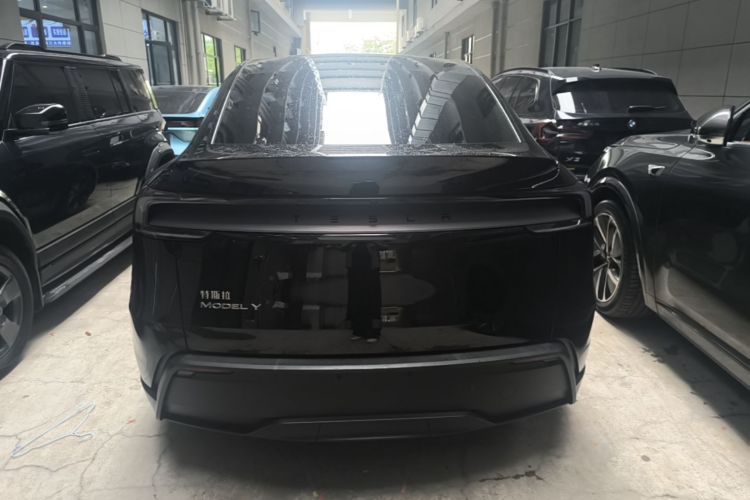 Tesla Model Y 2025 #6 Tesla Model Y 2025 immagine di auto #6