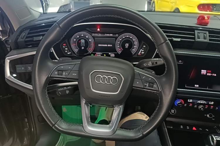 Audi Q3 2023 car image #15