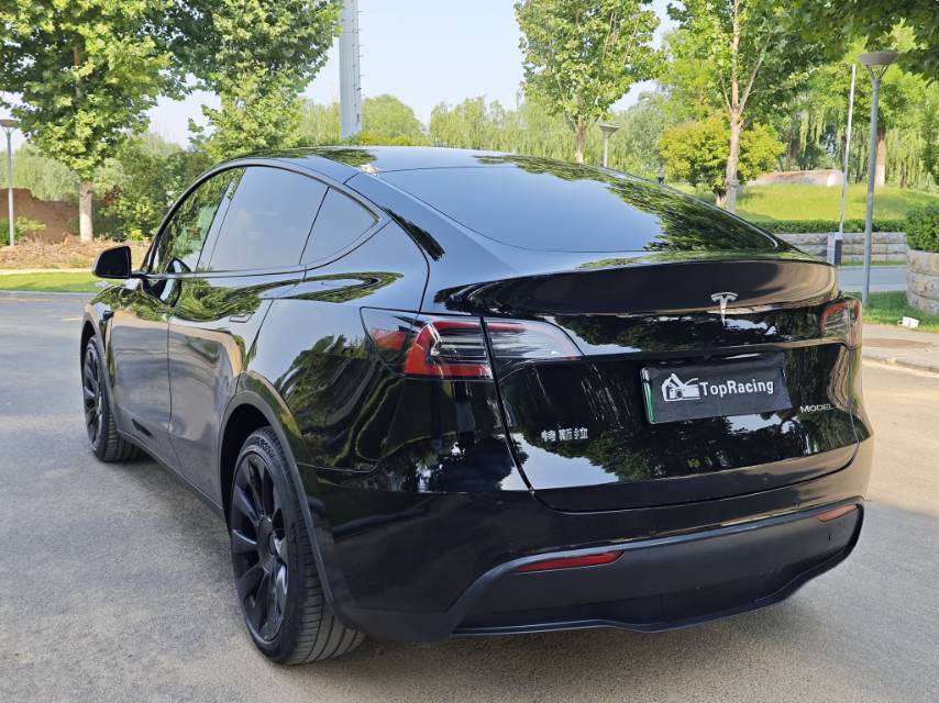 Tesla Model Y 2023 car image #7