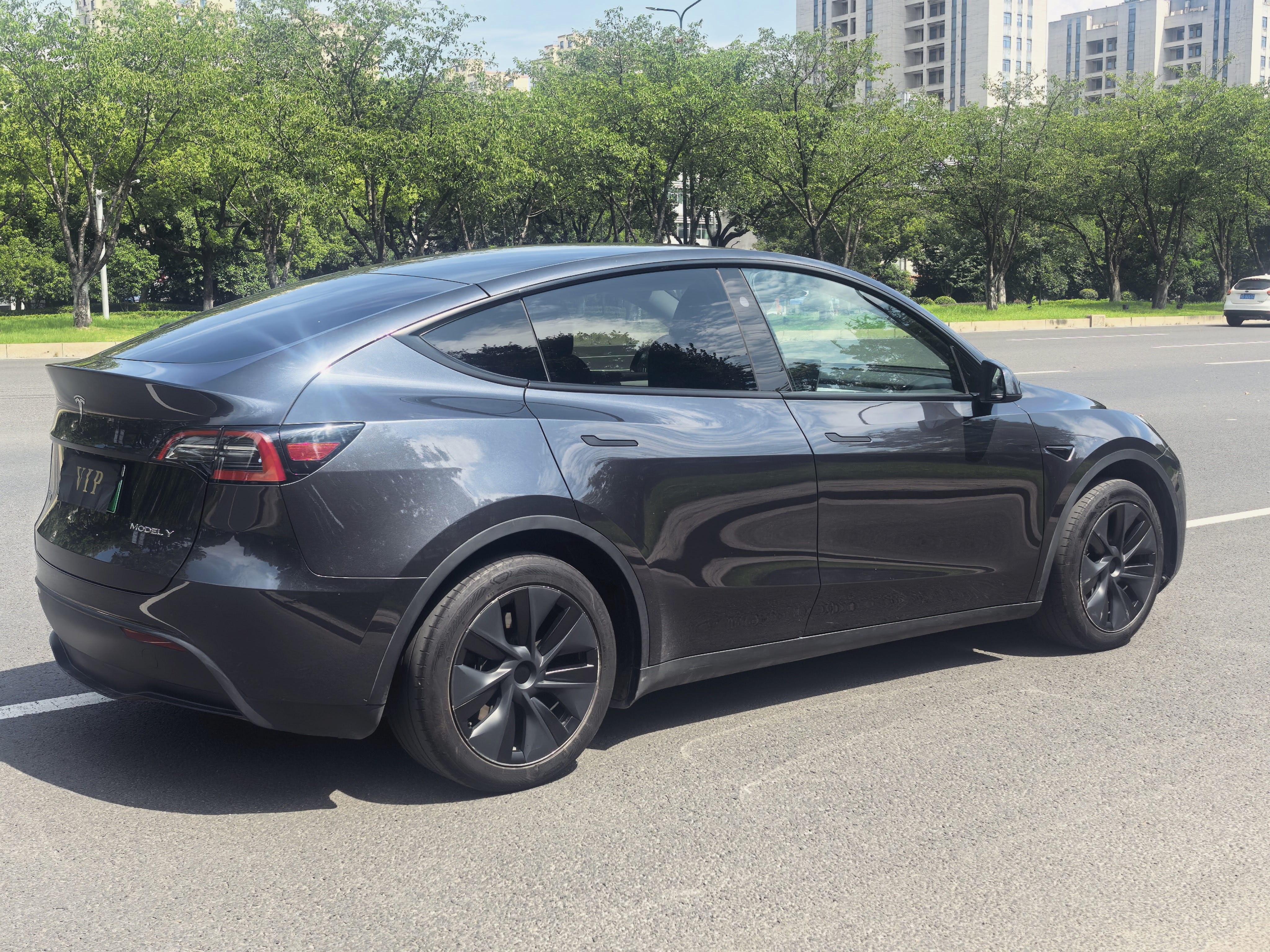 Tesla Model Y 2024 car image #8