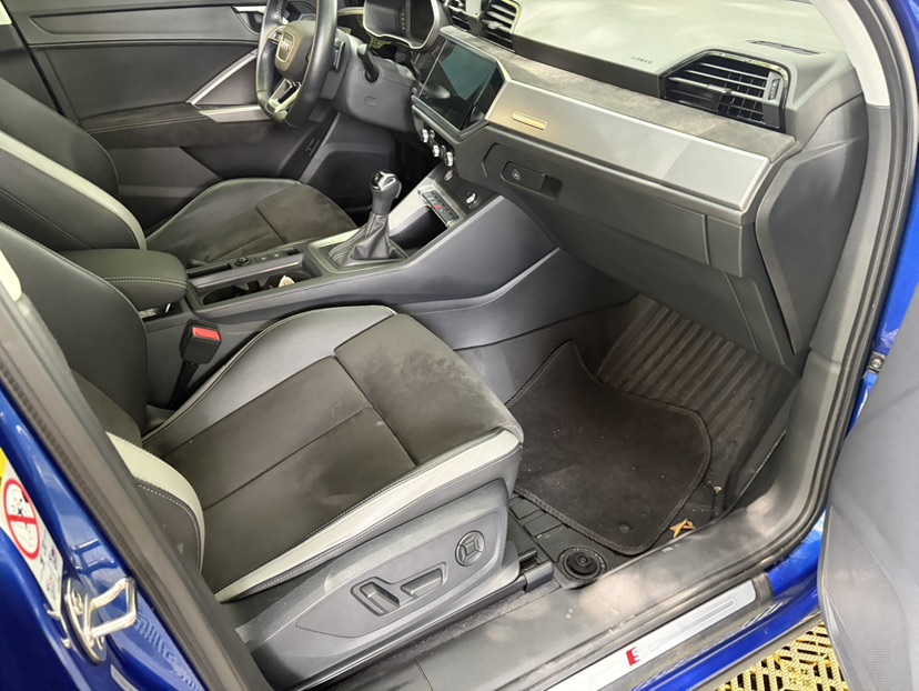 Audi Q3 2020 car image #5