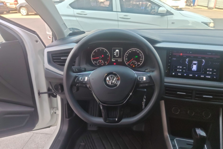 Volkswagen Polo 2021 car image #16