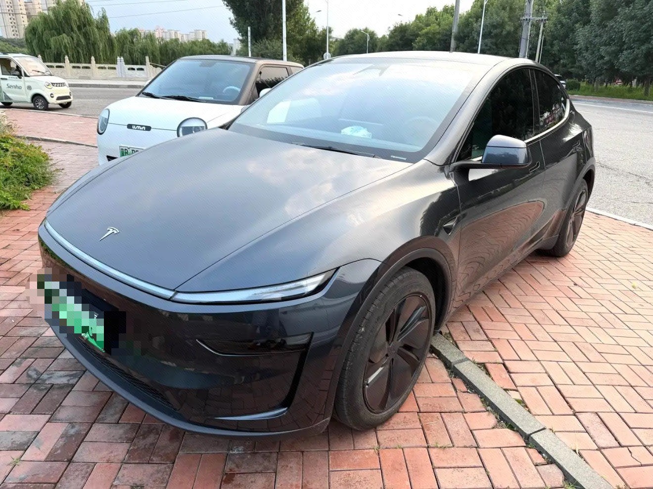 Tesla Model Y 2025 car image 