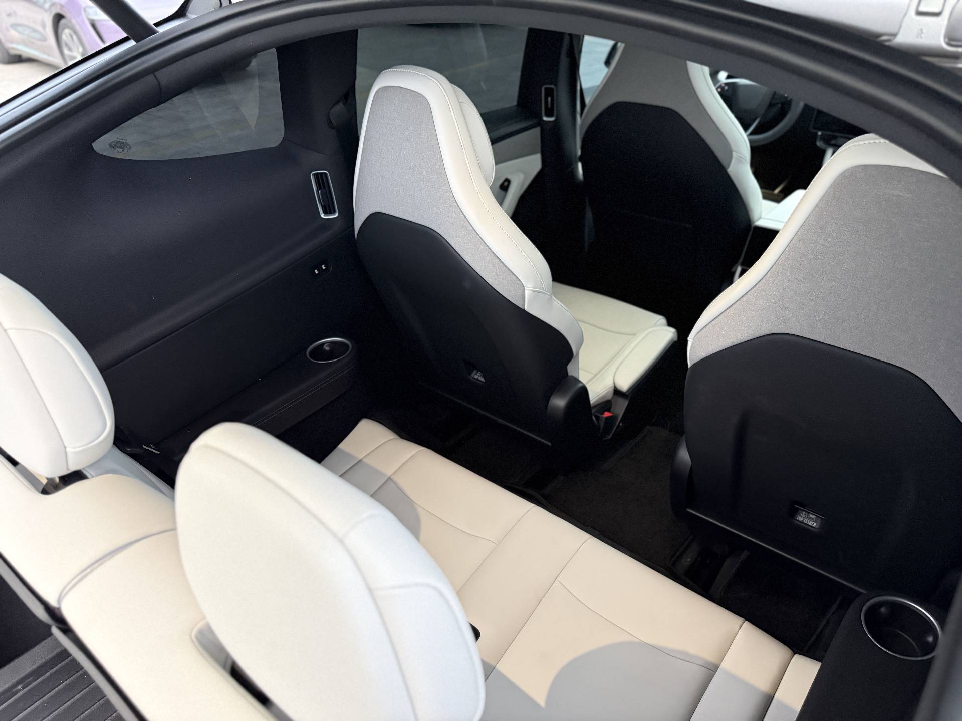 Tesla Model Y L 2026 #10 Tesla Model Y L 2026 immagine di auto #10