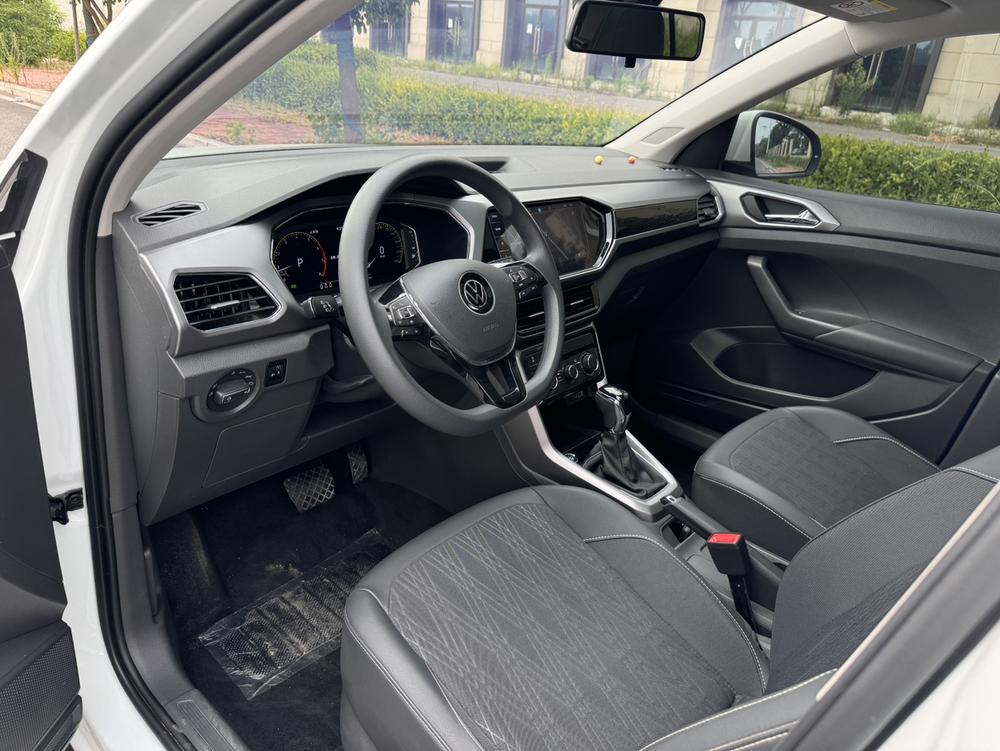 Volkswagen T-Cross 2024 car image #12