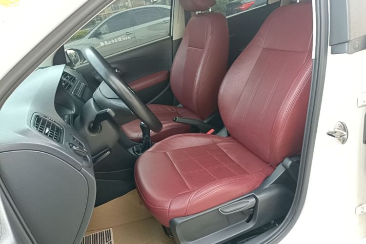 Volkswagen Polo 2017 car image #19
