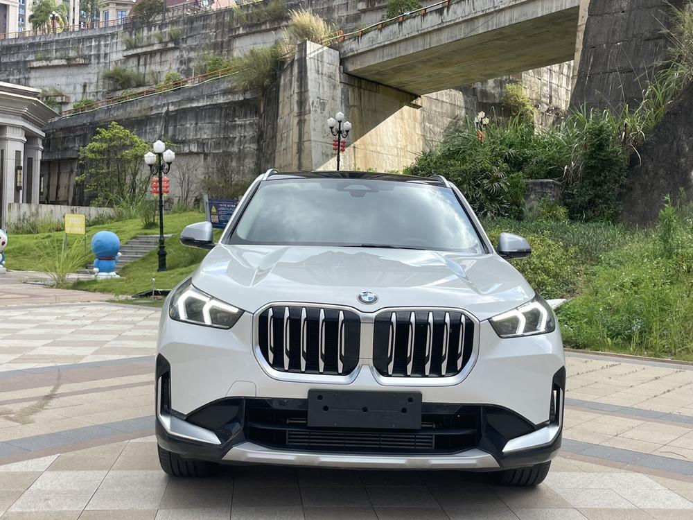 BMW X1 2023 car image #2