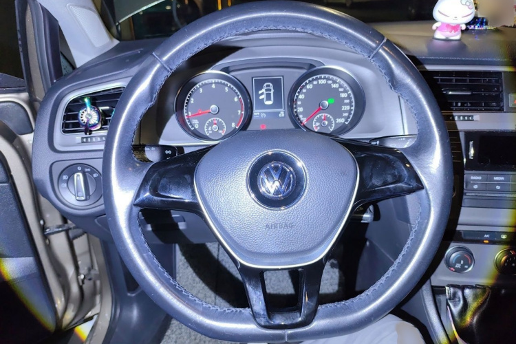 Volkswagen Golf 2015 car image #15