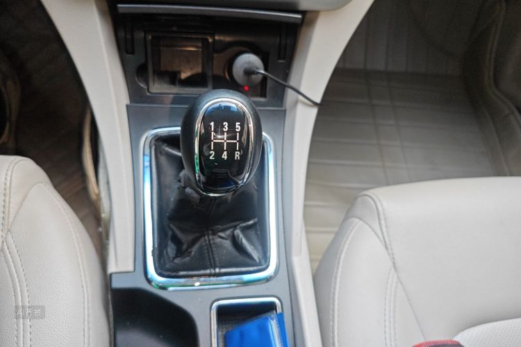 GEELY Emgrand 2015 #16 GEELY Emgrand 2015 car image #16