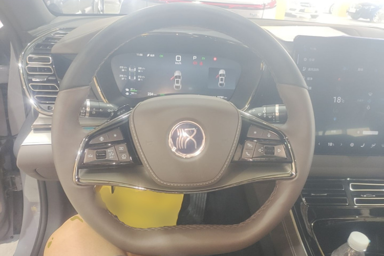 BYD Han 2025 car image #15