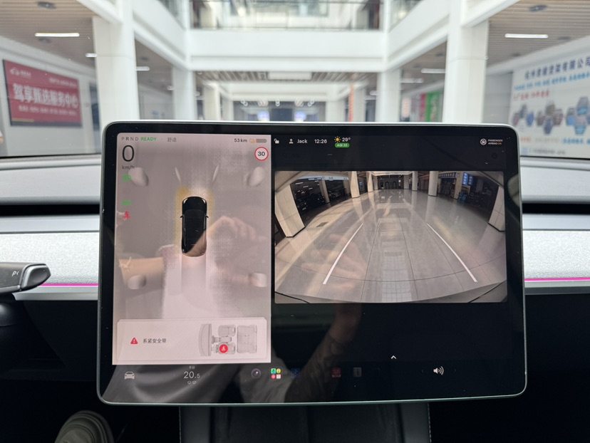 Tesla Model Y 2023 car image #18