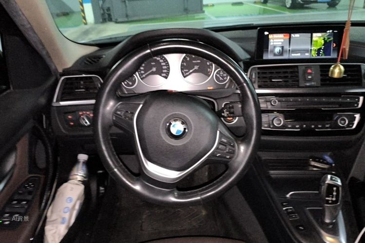 BMW 3 Series 2018 car image #12