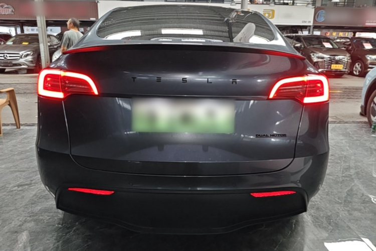 Tesla Model Y 2023 #6 Tesla Model Y 2023 car image #6
