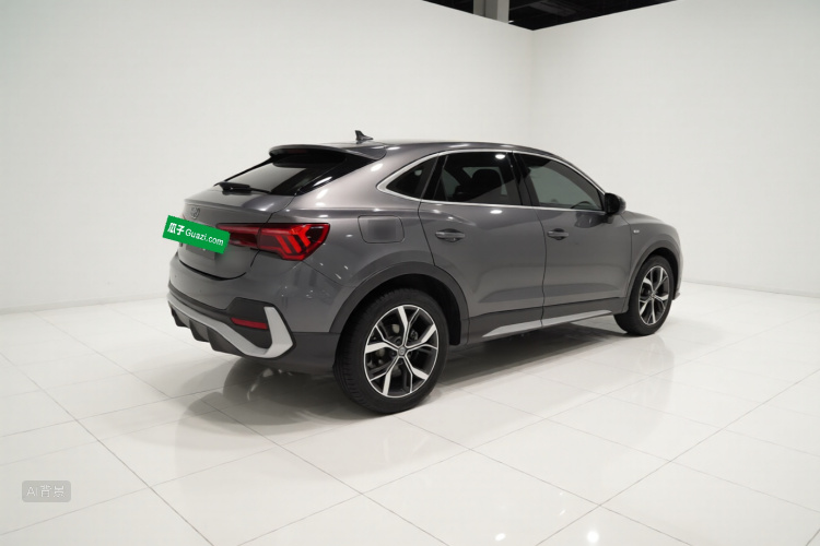 Audi Q3 2021 car image #7