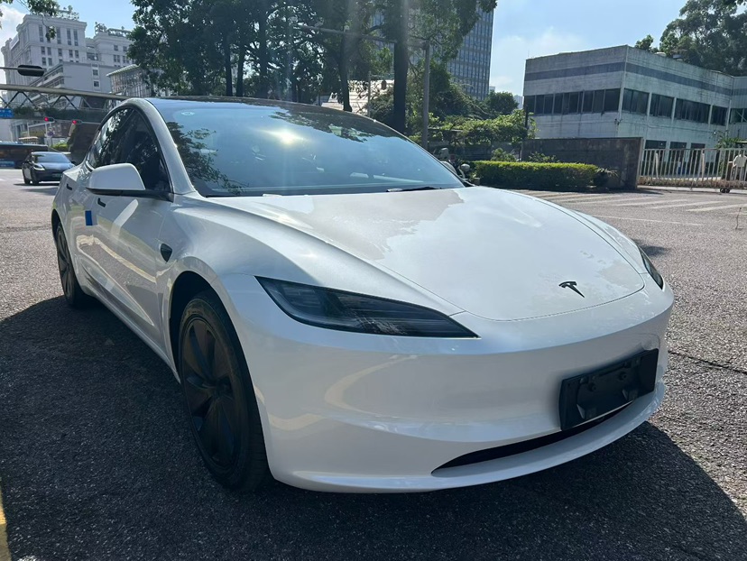 Tesla Model 3 2026 immagine di auto #3