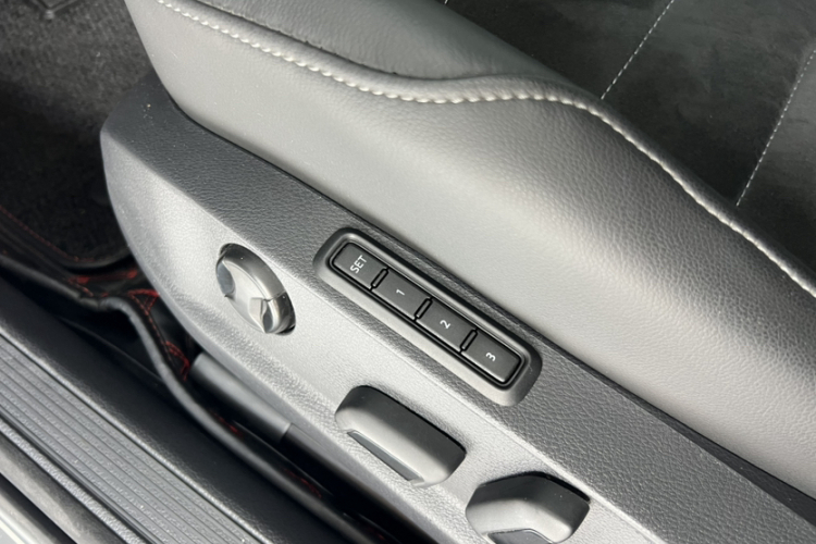 Volkswagen Golf 2019 car image #12