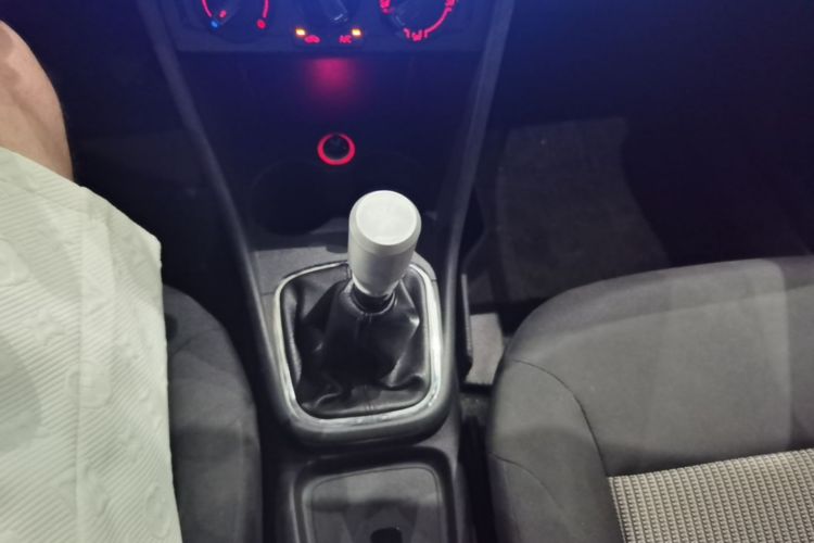 Volkswagen Polo 2015 #14 Volkswagen Polo 2015 car image #14