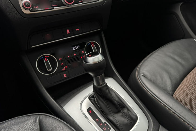 Audi Q3 2016 car image #9